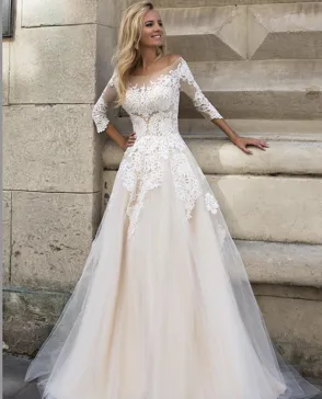 Brautkleid Althea mit kurzen Ärmeln